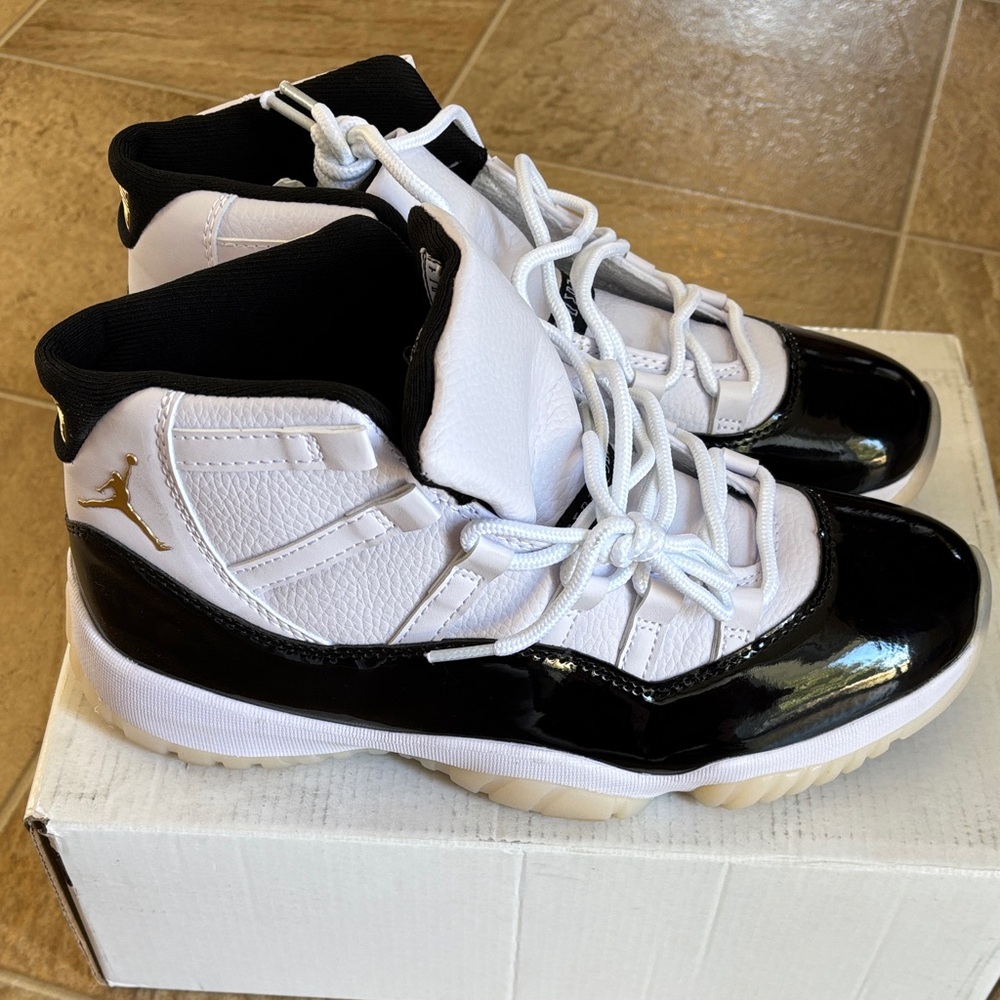 Jordan Mens White & Black Retro High-Top Sneakers with Gold Jumpman